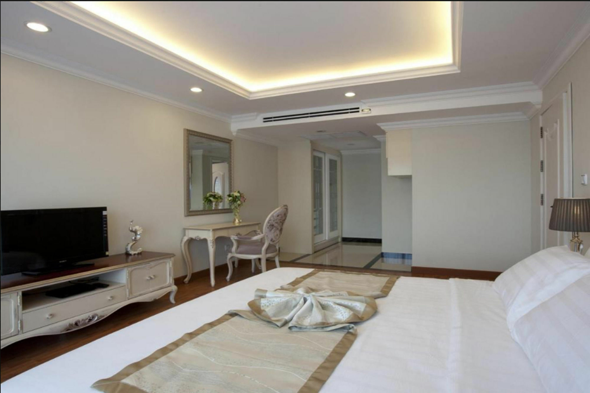 Lk Noble Suite Pattaya Exterior foto