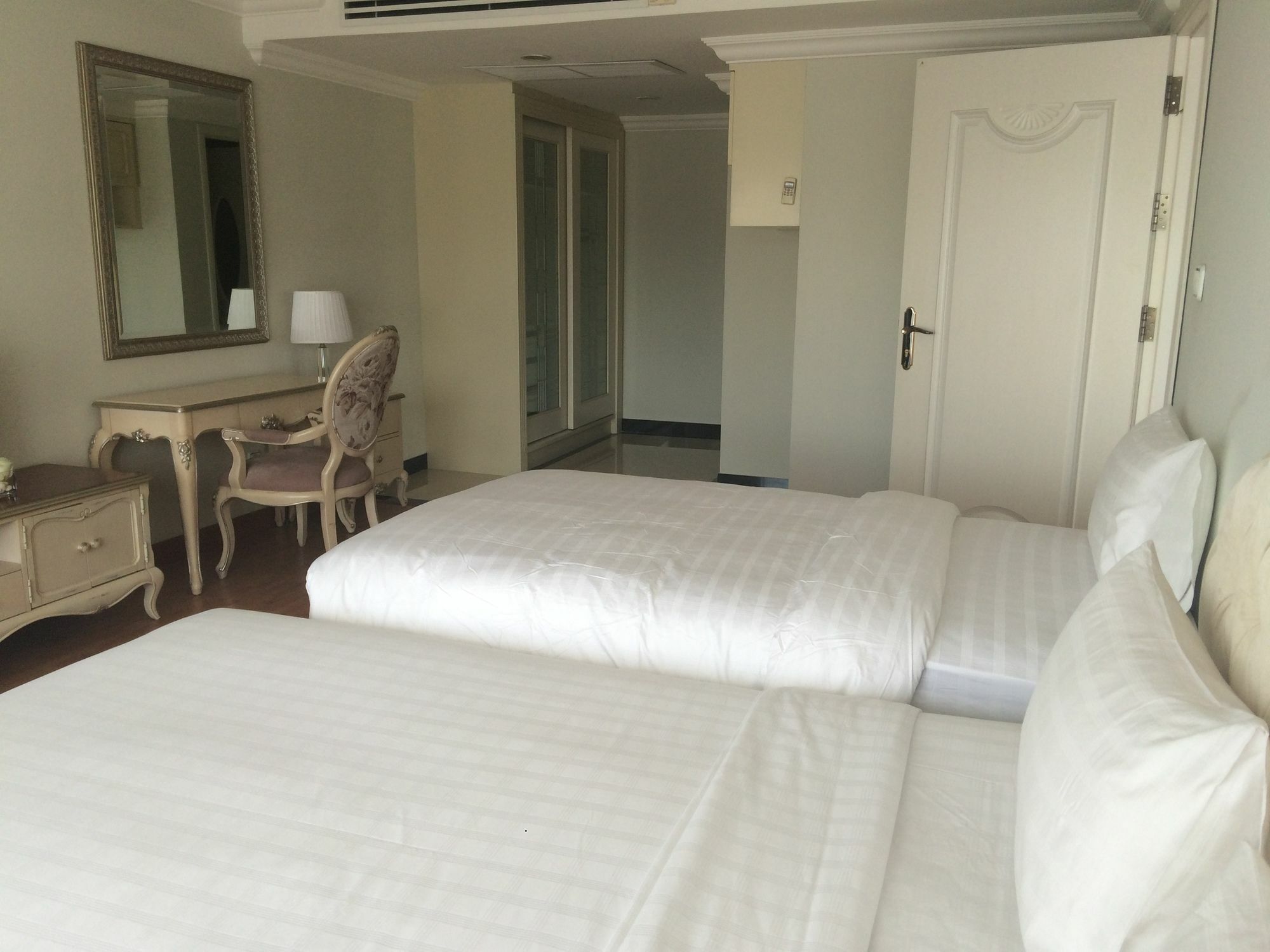 Lk Noble Suite Pattaya Exterior foto